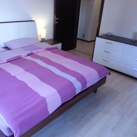 Apartment 3 Rooms Elegant Bukarest Kültér fotó