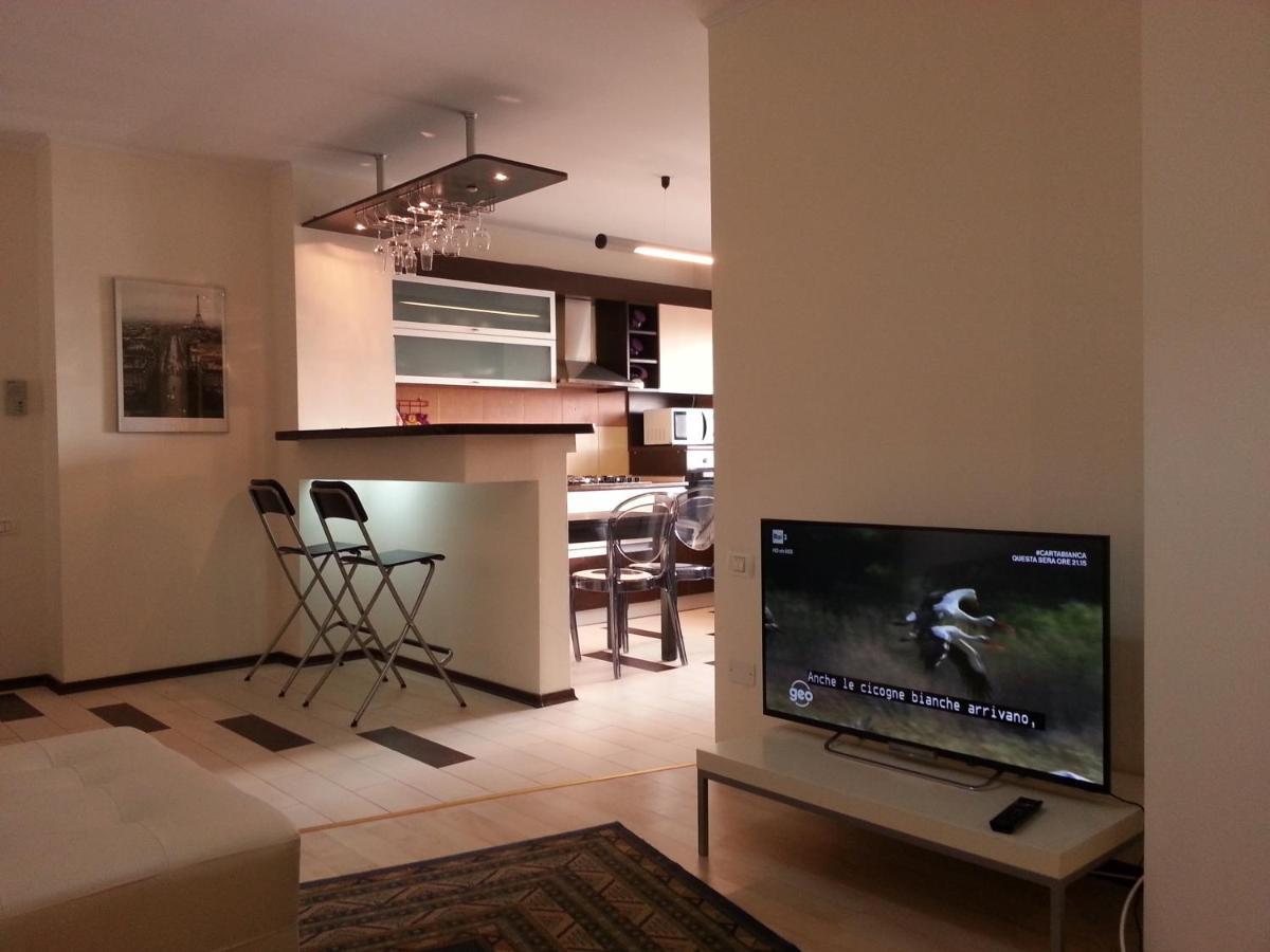 Apartment 3 Rooms Elegant Bukarest Kültér fotó