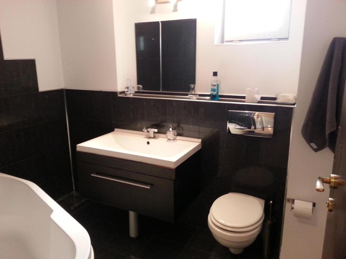 Apartment 3 Rooms Elegant Bukarest Kültér fotó
