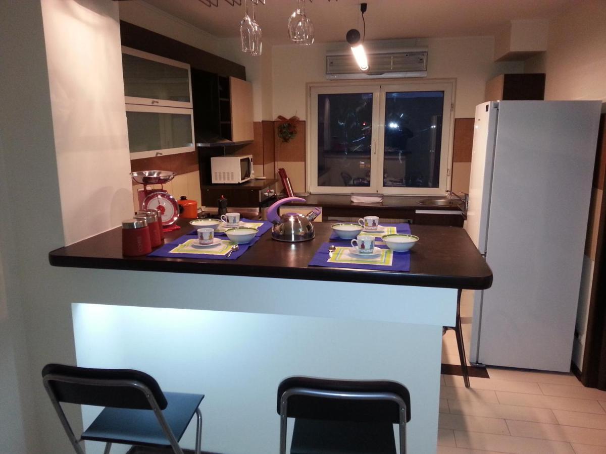 Apartment 3 Rooms Elegant Bukarest Kültér fotó